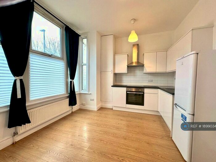 1 Bedroom Flat To Rent In The Limes Avenue, London, N11
