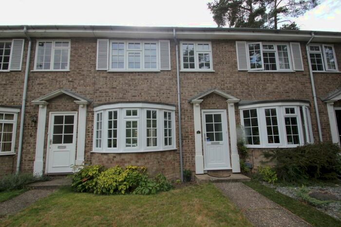 3 Bedroom Town House To Rent In Horsell, GU21