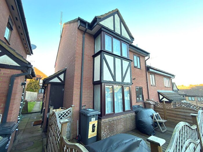 1 Bedroom Cluster House For Sale In Felbrigg Close, Wigmore, Luton, Bedfordshire, LU2