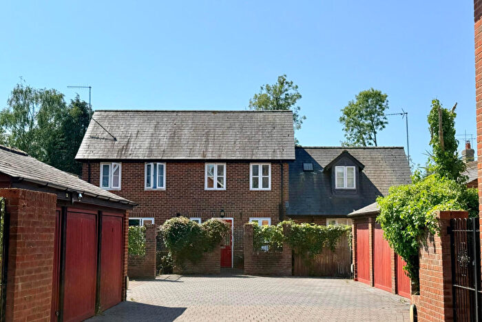 2 Bedroom Cottage For Sale In The George Mews, Ringwood, BH24