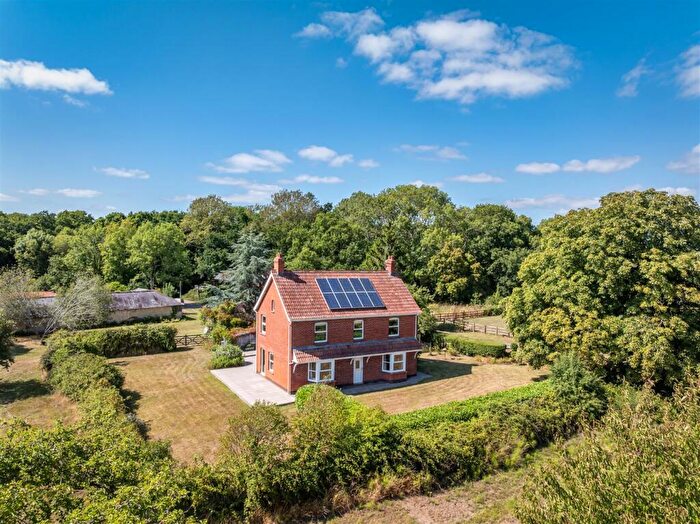 4 Bedroom Farm House For Sale In Amouracre Farm, Wiltshire, BA14