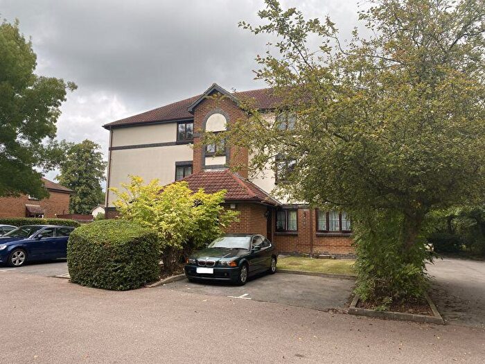 1 Bedroom Flat To Rent In Wordsworth Mead, Redhill, RH1