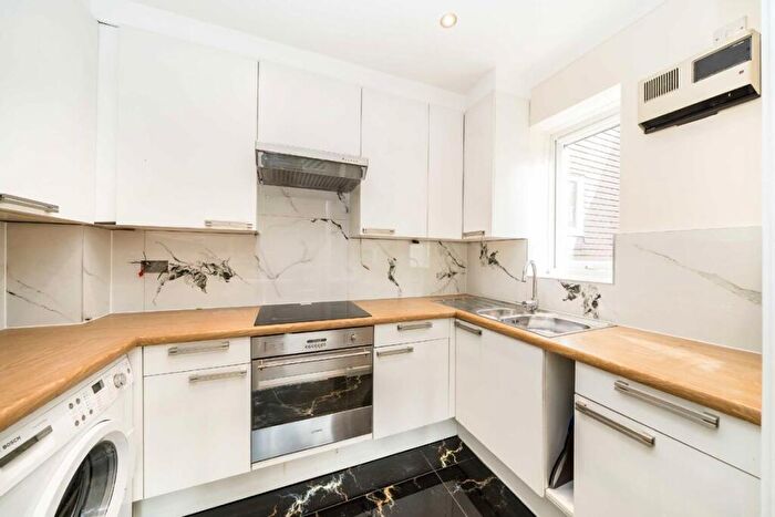 1 Bedroom Flat To Rent In Cedar Close, Dulwich, SE21