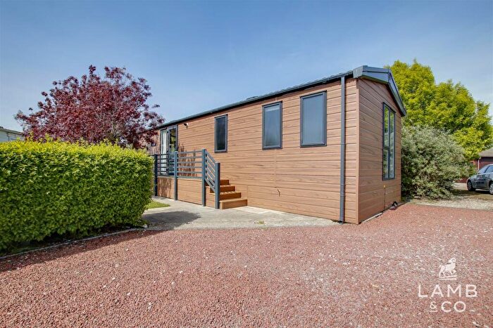 2 Bedroom Park Home For Sale In Leisure Glades Park, Clacton-On-Sea, CO16