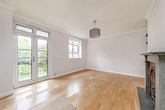 2 Bedroom Flat To Rent In Westbourne Grove, London, W11