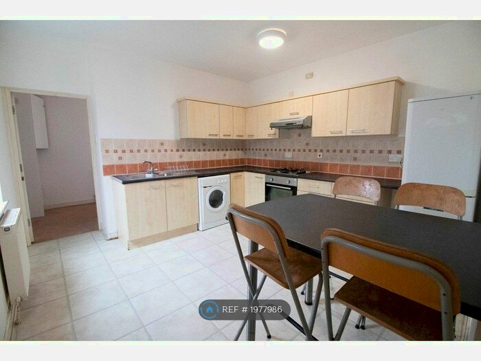 3 Bedroom Flat To Rent In Brighton Grove, Newcastle Upon Tyne, NE4