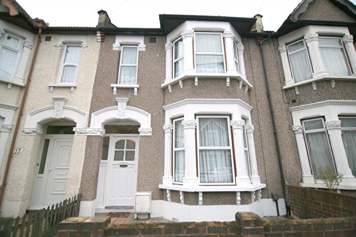 4 Bedroom Terraced House To Rent In Hickling Road, Ilford, IG1