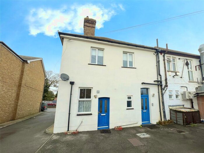 2 Bedroom Maisonette To Rent In Monkton Road, Minster, Ramsgate, Kent, CT12