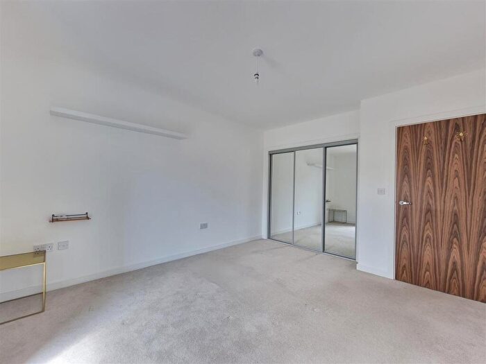 1 Bedroom Flat For Sale In Handley Page Road, IG11
