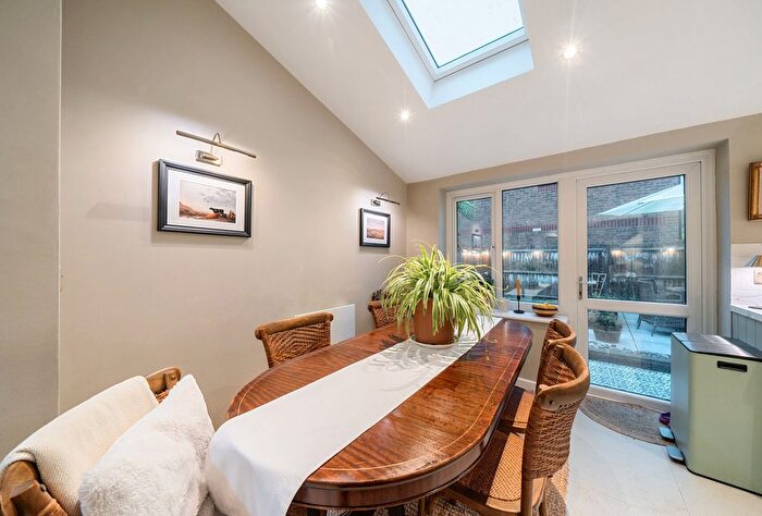 1 Bedroom End Of Terrace House For Sale In Clarence Way, Horley, Surrey, RH6