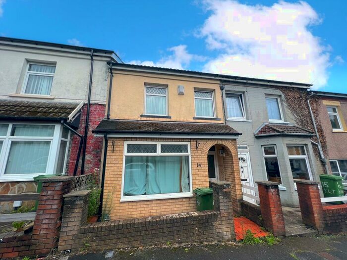 3 Bedroom House To Rent In Kingsland Terrace, CF37