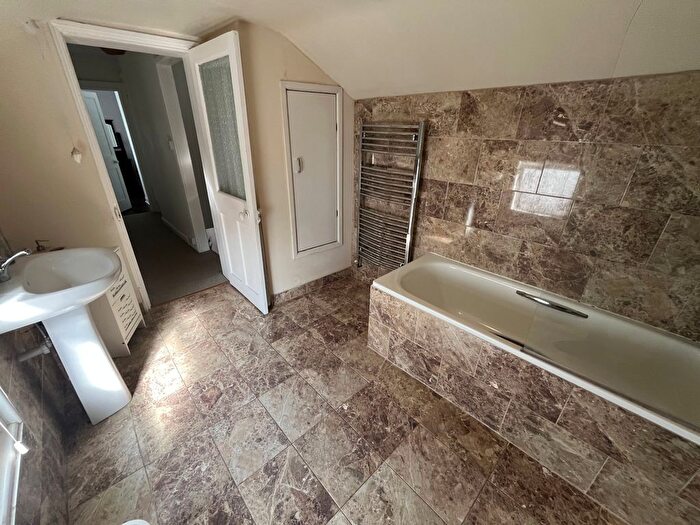 4 Bedroom Property To Rent In William Street, Weymouth, DT4