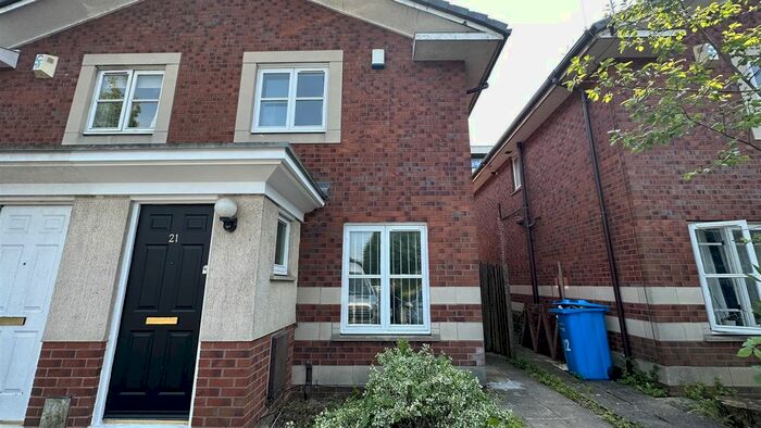 2 Bedroom Flat To Rent In Linen Court, Salford, Manchester, M3