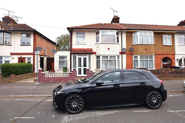 4 Bedroom End Of Terrace House To Rent In Eric Road, Romford, RM6