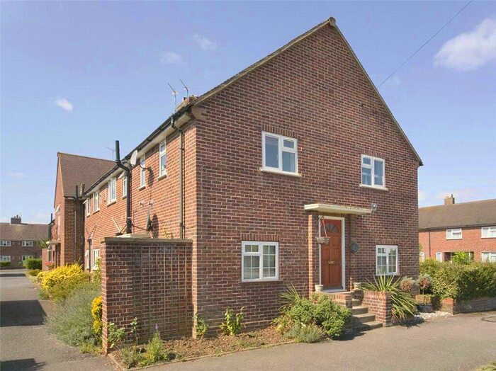 2 Bedroom Maisonette For Sale In Queens Close, Old Windsor, Berkshire, SL4