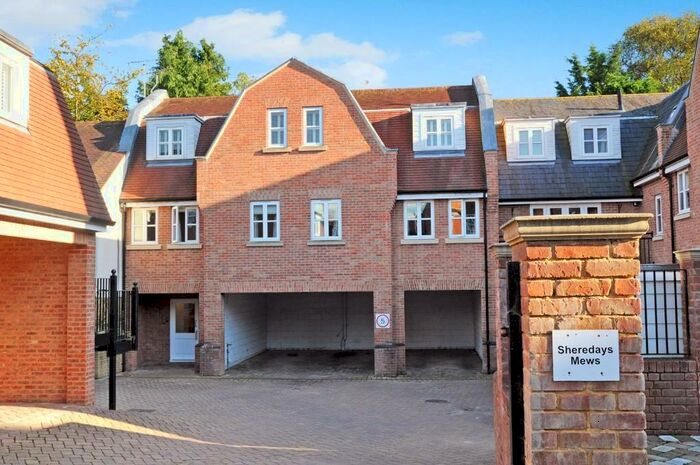 2 Bedroom Apartment To Rent In High Street, Billericay, Essex, CM12