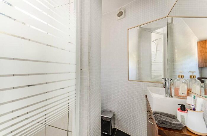 1 Bedroom Flat To Rent In Rosendale Road, West Dulwich, London, SE21