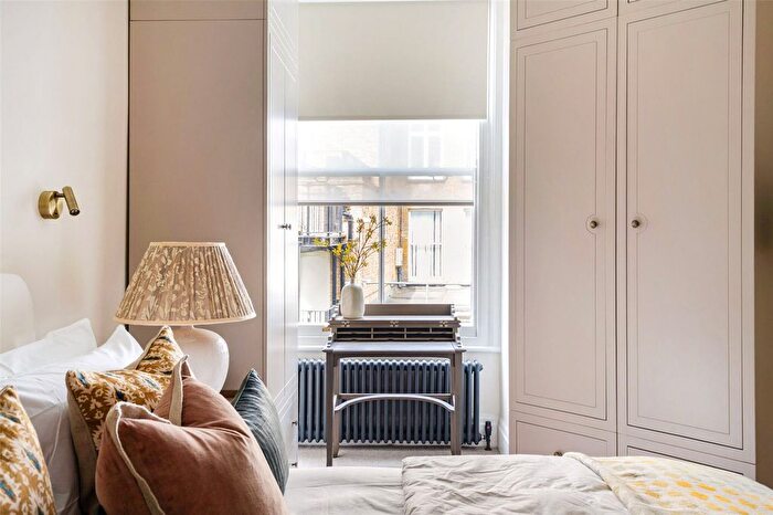 3 Bedroom Flat To Rent In Lincoln House, Basil Street, SW3