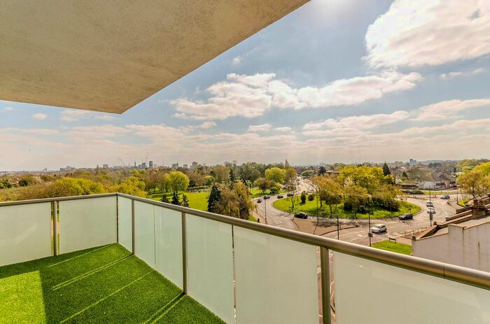 3 Bedroom Flat To Rent In Williams Way, Wembley, HA0