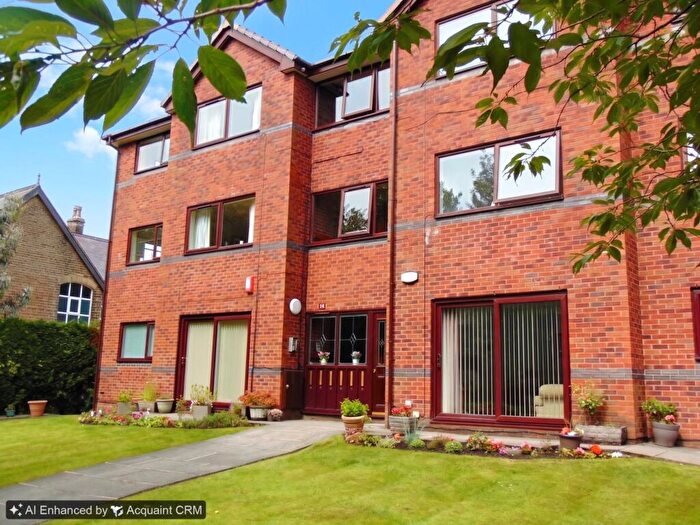 2 Bedroom Apartment For Sale In Glengarth, Uppermill, OL3