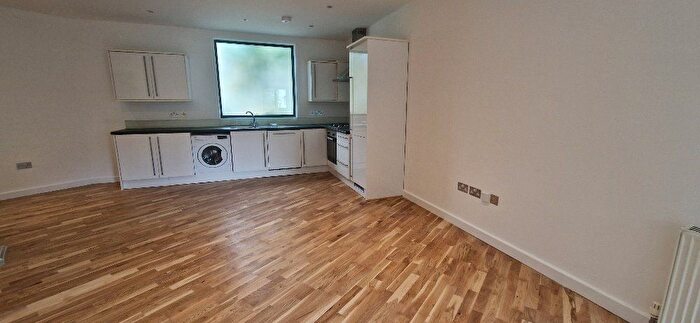 3 Bedroom Flat To Rent In Norcott Road, West Hackney, N16