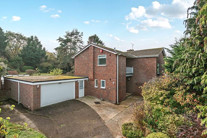 3 Bedroom Detached House For Sale In Chipstead Park Close, Sevenoaks, TN13