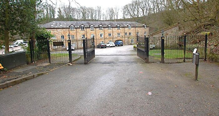 2 Bedroom Flat For Sale In Oldham Road, Ashton-Under-Lyne, Greater Manchester, OL7