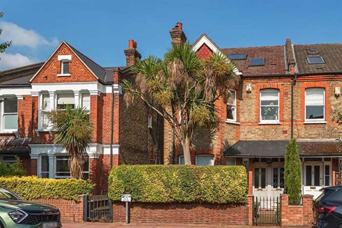 2 Bedroom Flat For Sale In Clock House Road, Beckenham, BR3