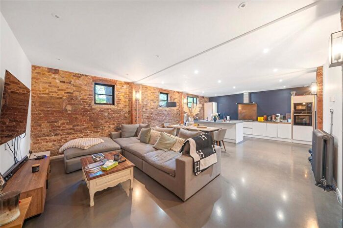 2 Bedroom Flat To Rent In Limes Road, Beckenham, BR3