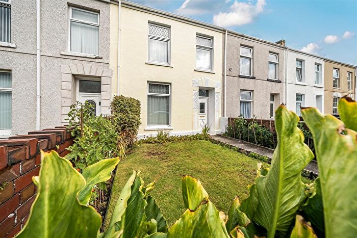 3 Bedroom Terraced House For Sale In Lakefield Place, Llanelli, SA15