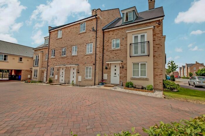 4 Bedroom Town House To Rent In Buttercup Avenue, Eynesbury, St. Neots PE19