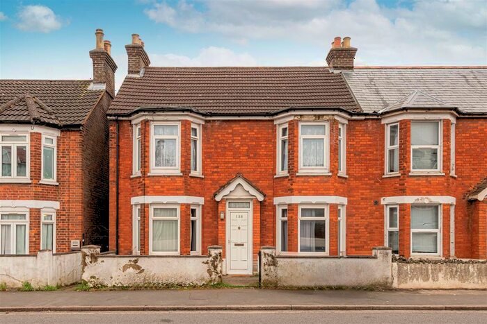 4 Bedroom Semi-Detached House To Rent In Totteridge Road, High Wycombe, HP13