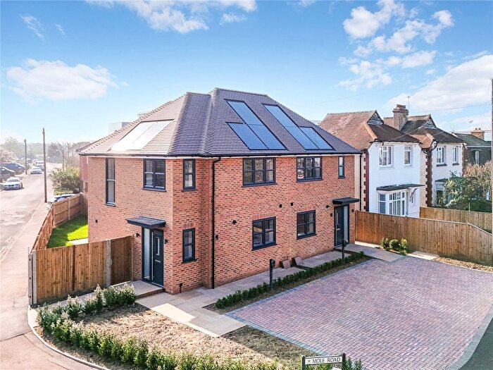 3 Bedroom Detached House For Sale In Old Esher Road, Hersham, KT12