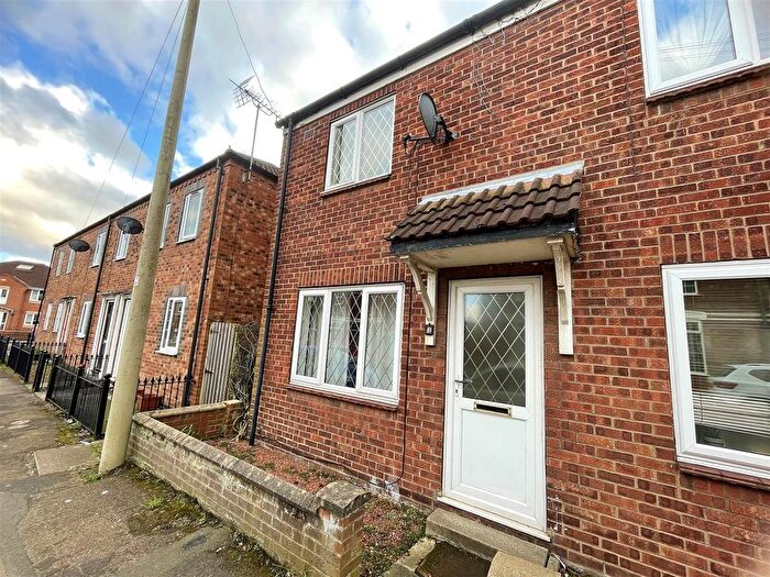 2 Bedroom Semi-Detached House To Rent In Kitchener Close, Selby, YO8