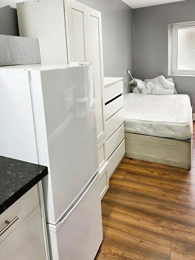 1 Bedroom Flat To Rent In South Park Drive, Ilford, IG3