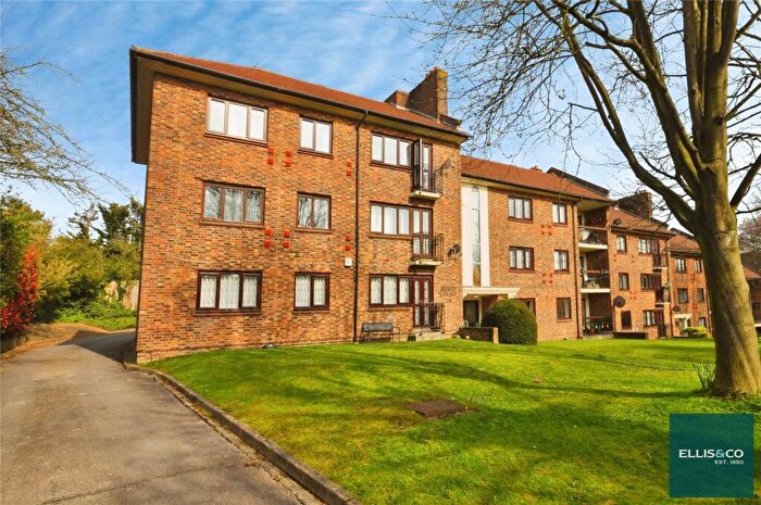 3 Bedroom Apartment For Sale In Clandon Gardens, Finchley, N3