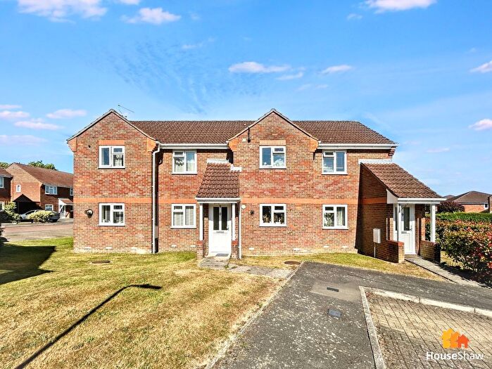 2 Bedroom Maisonette For Sale In Pavilion Way, Amersham, HP6