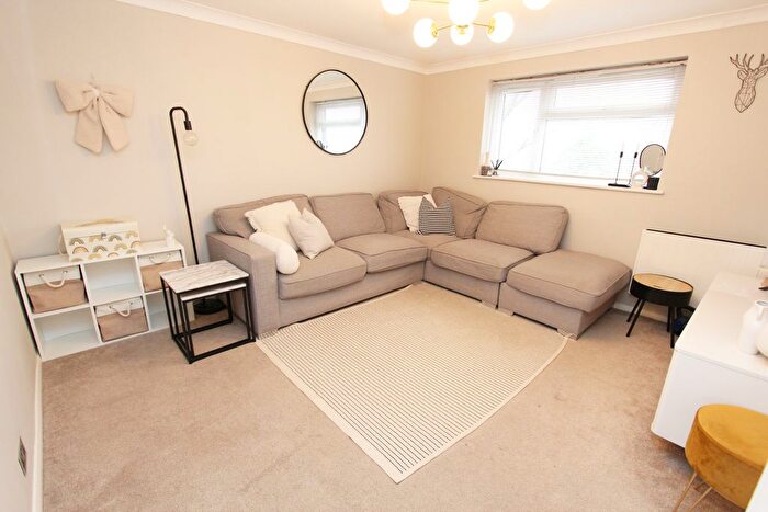 1 Bedroom Flat For Sale In West View Court, Mounts Road, Greenhithe, DA9