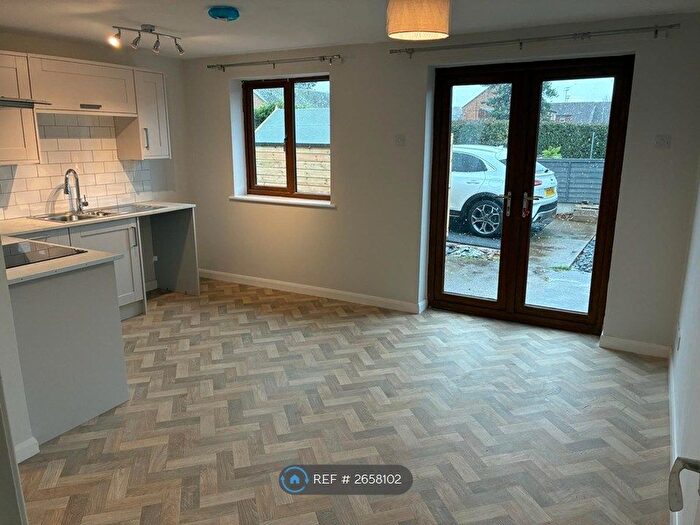 2 Bedroom Bungalow To Rent In Deacon Drive, Scunthorpe, DN15