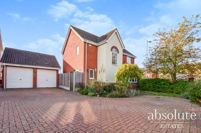 4 Bedroom Detached House To Rent In Lindisfarne Priory, Riverfield Drive Area, Bedford, MK41