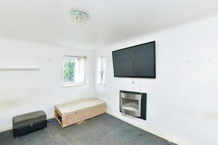 1 Bedroom Flat For Sale In Clarence Court, Plymouth, PL1