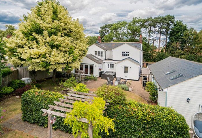 4 Bedroom Detached House For Sale In Bedford Road, Aspley Guise, Milton Keynes, MK17