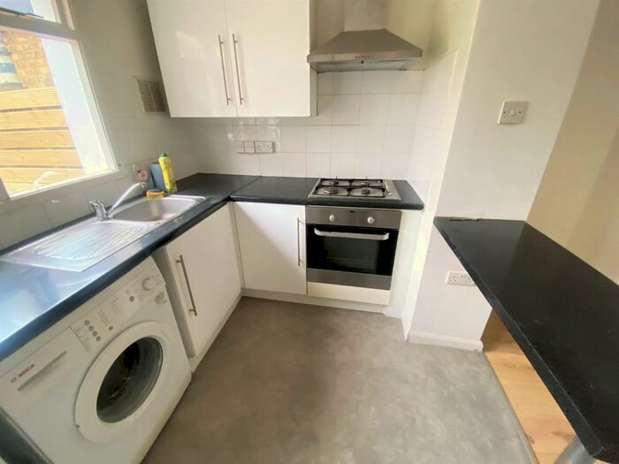 1 Bedroom Ground Maisonette To Rent In Lower Ground Floor, Drayton Park, N5