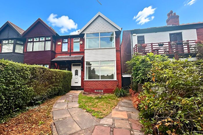 4 Bedroom Semi-Detached House For Sale In Edgeley Road, Stockport, SK3