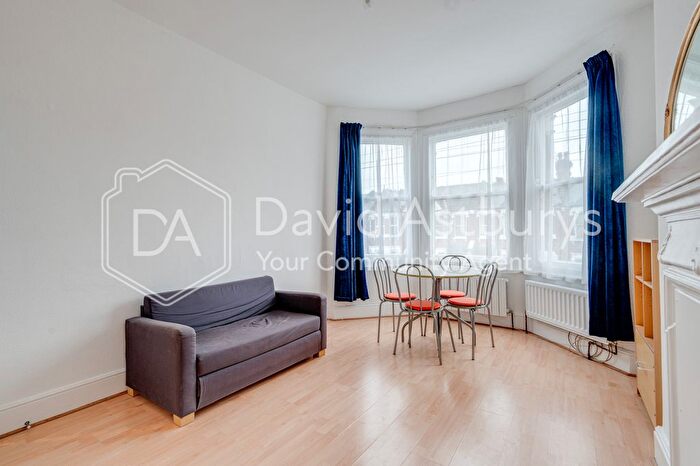 1 Bedroom Flat To Rent In Northcott Avenue, Alexandra Palace, London, N22