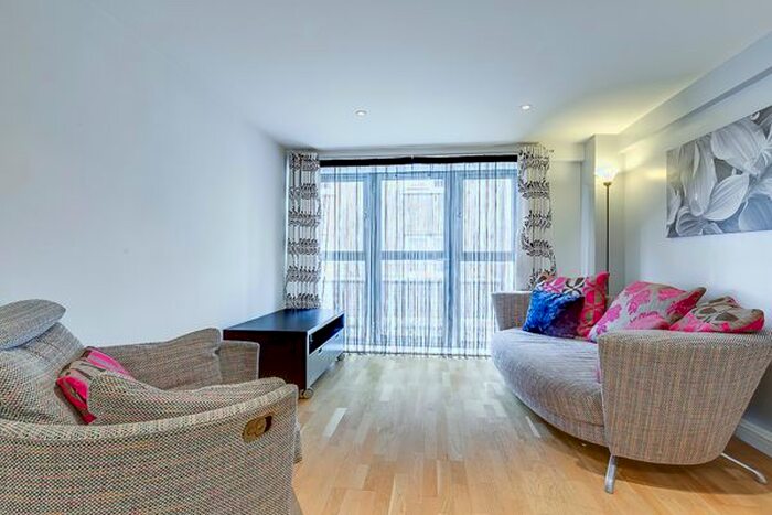 2 Bedroom Flat To Rent In Sudrey Street, London, SE1