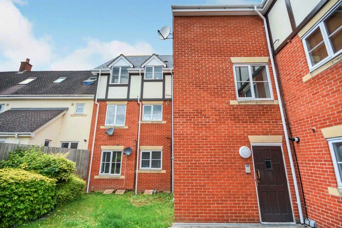 2 Bedroom Flat To Rent In Dove Lane, Tile Kiln, Chelmsford, CM2