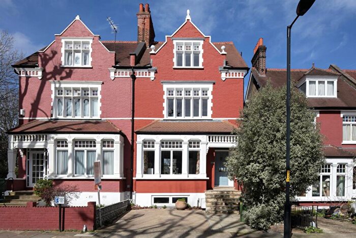 5 Bedroom Semi-Detached House For Sale In Grove Park, Camberwell, SE5