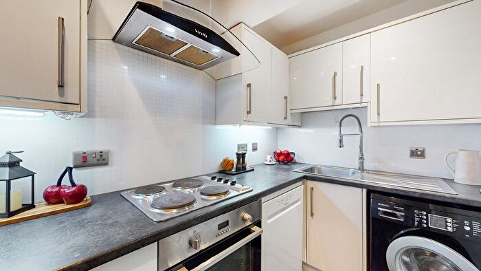 2 Bedroom Flat For Sale In Woodcroft Avenue, Glasgow, G11