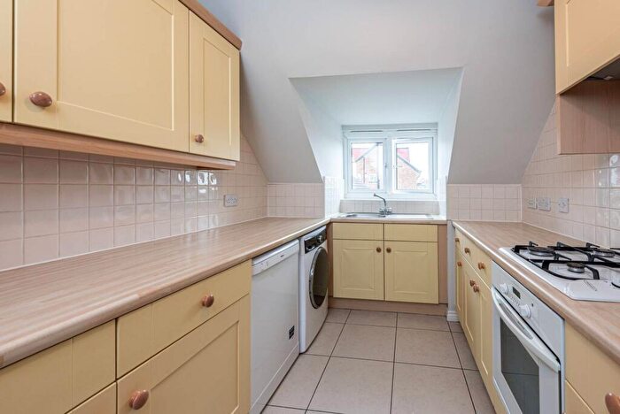 1 Bedroom Flat To Rent In Oakleigh Road North, Brunswick Park, London, N20